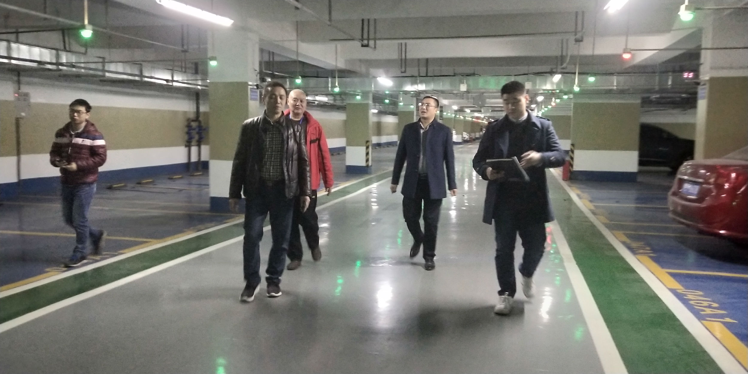 檢查聚鑫車庫(kù)的安全設(shè)備設(shè)施